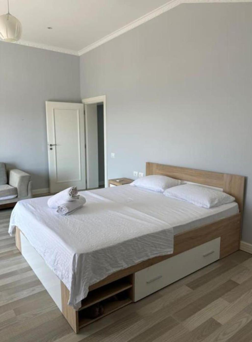 Kino Apartment Tirana Bagian luar foto